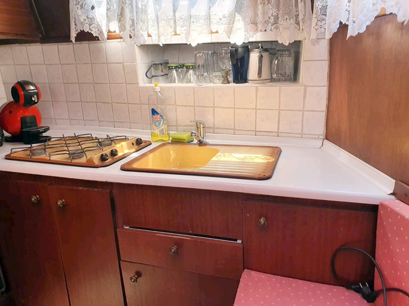 Kochstelle und Sp&uuml;le